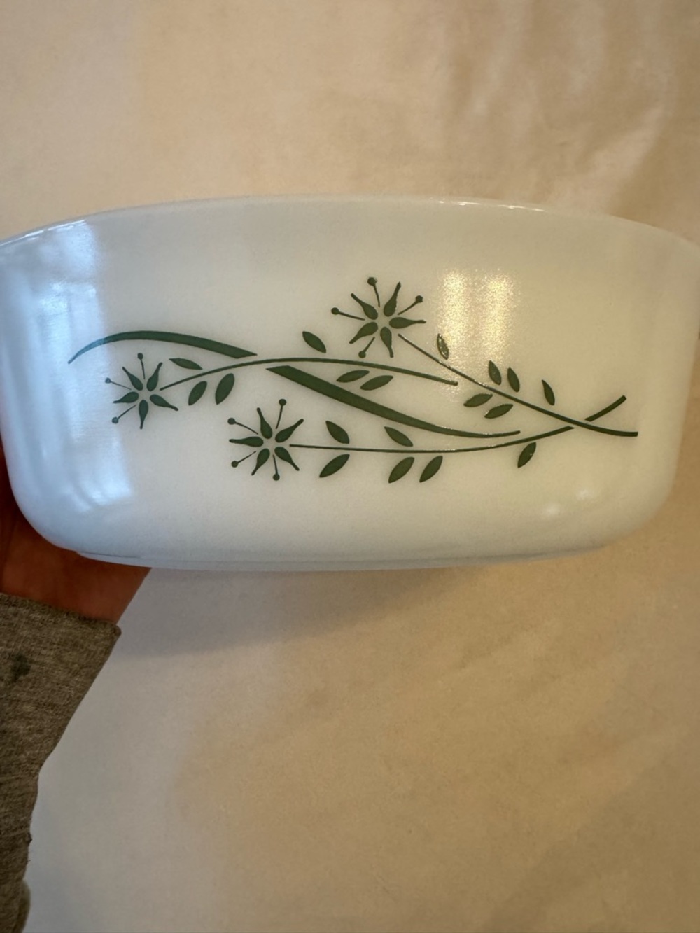 Vintage Pyrex Casserole Dish -Green Honeysuckle - 1 1/2 Quart - Picture 2 of 9